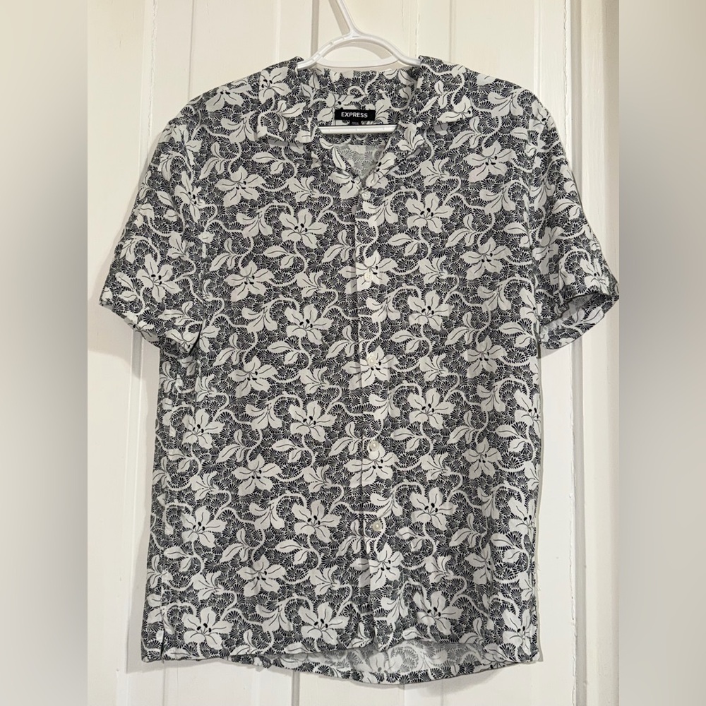 Mens Express size medium Floral Men's‎ Shirt button down flowers summer Hawaiian